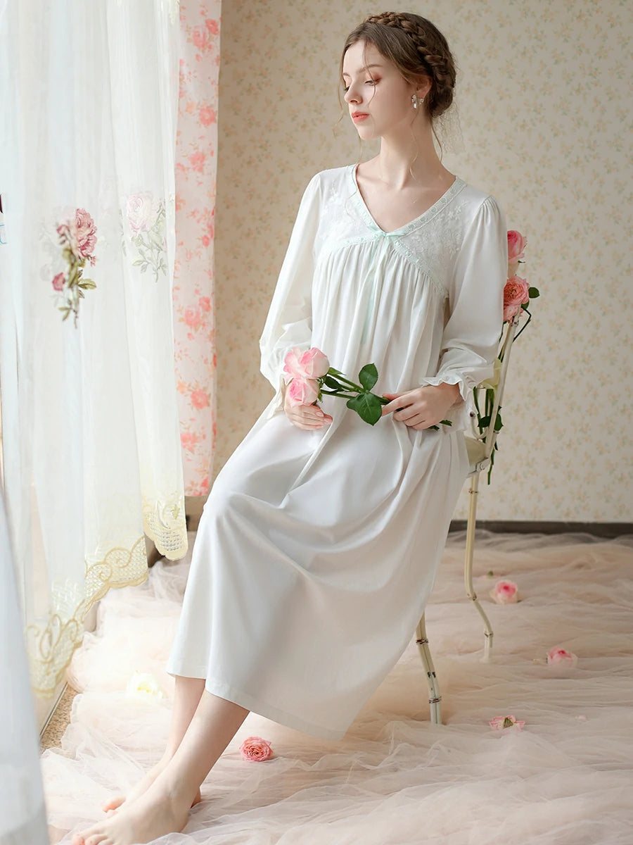Slessic Vintage Palace Style French Romantic Charming Spring And Autumn V-Neck Loose Princess Long-Sleeved Nightwear Nightdress