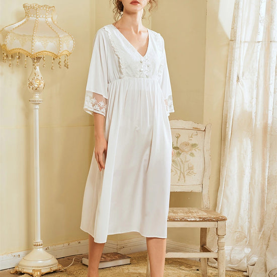 White Palace Vintage Style V-neck Lace Chest Lace-up Noble Nightwear Nightdress