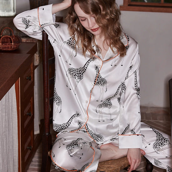 Slessic Classic Superior Satin Giraffe Print Shiny Loose Long Sleeve Loungewear Nightwear Pajama Set