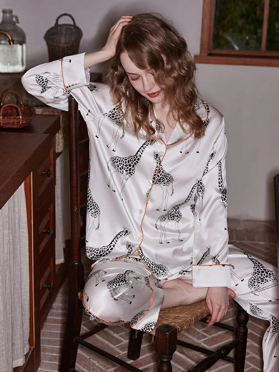 Slessic Classic Superior Satin Giraffe Print Shiny Loose Long Sleeve Loungewear Nightwear Pajama Set