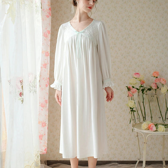 Slessic Vintage Palace Style French Romantic Charming Spring And Autumn V-Neck Loose Princess Long-Sleeved Nightwear Nightdress